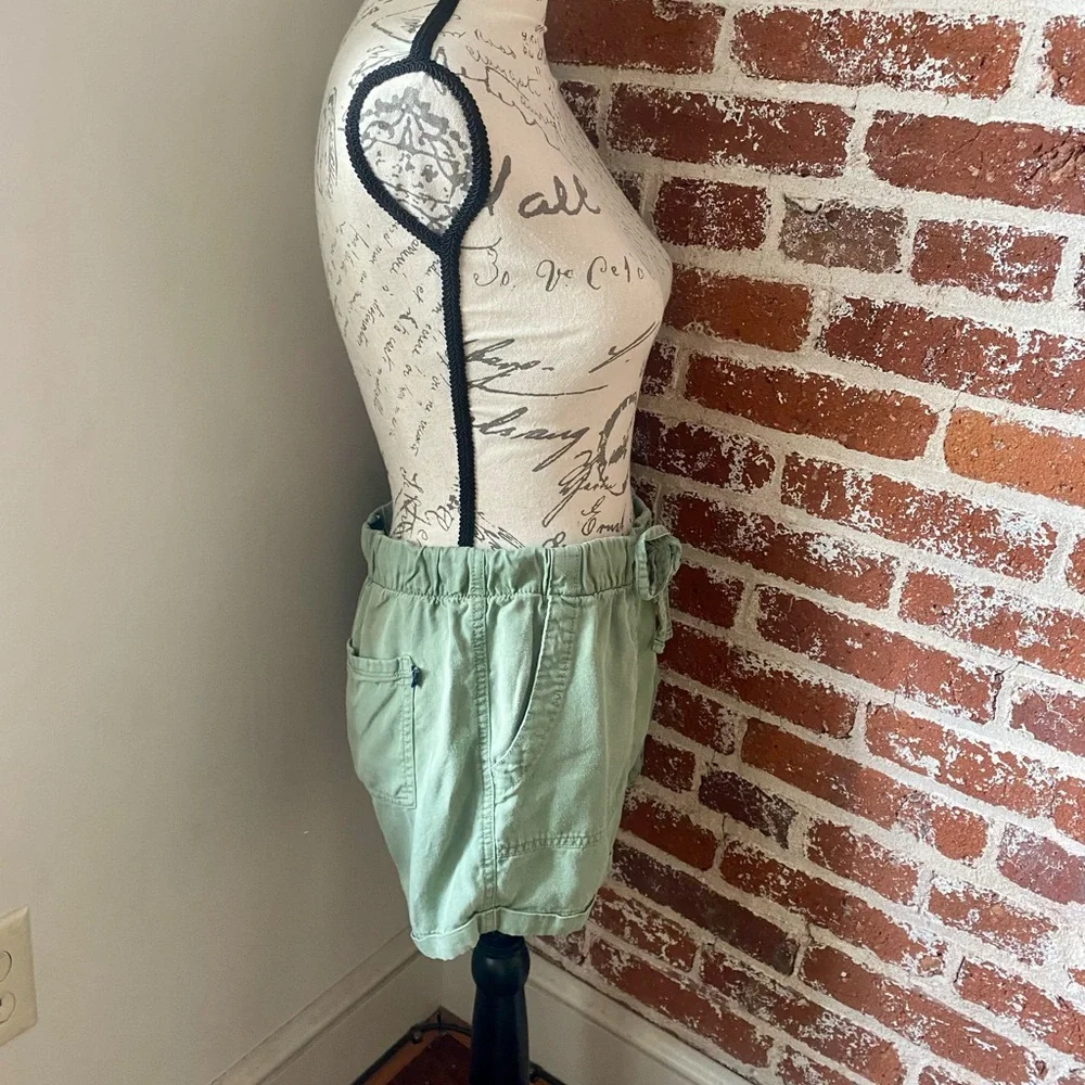 GAP green casual drawstring shorts - Picture 3 of 6